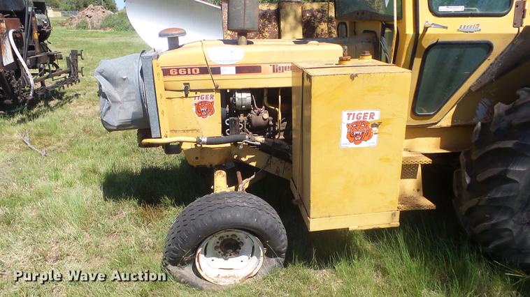 image for item ER9743 Ford 6610 tractor