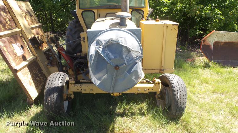 image for item ER9743 Ford 6610 tractor