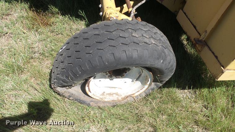 image for item ER9743 Ford 6610 tractor