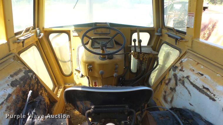 image for item ER9743 Ford 6610 tractor