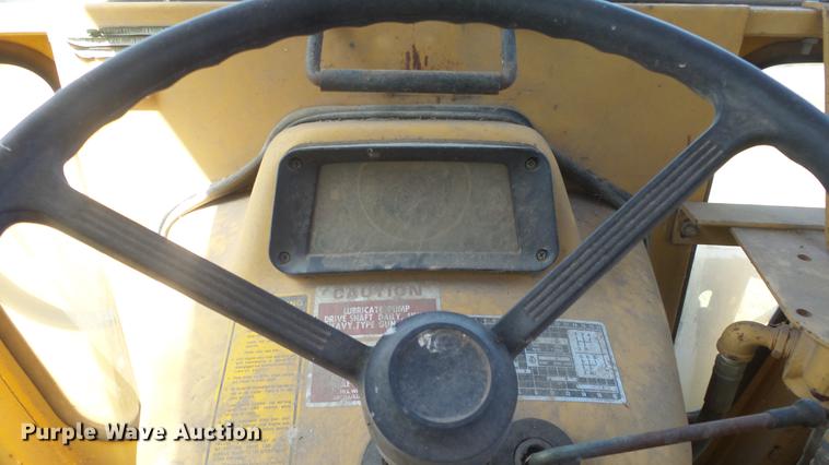 image for item ER9743 Ford 6610 tractor