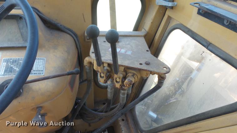 image for item ER9743 Ford 6610 tractor