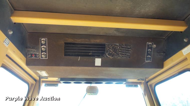 image for item ER9743 Ford 6610 tractor