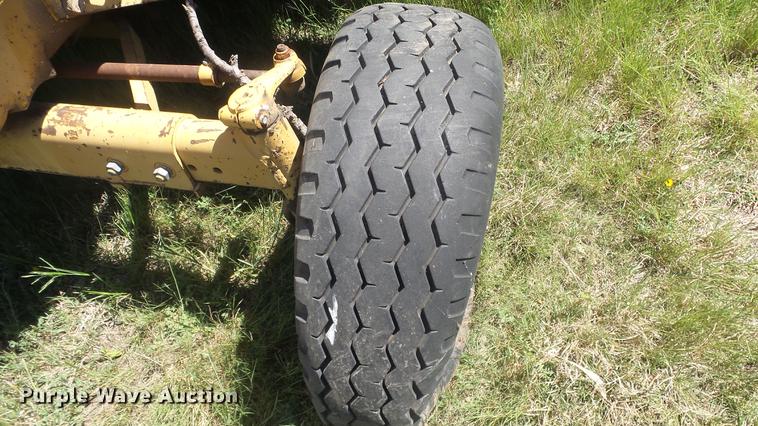 image for item ER9743 Ford 6610 tractor