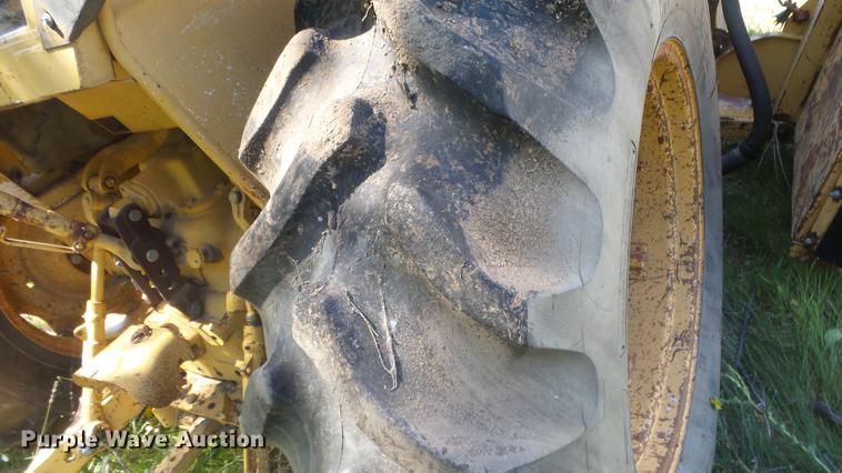 image for item ER9743 Ford 6610 tractor