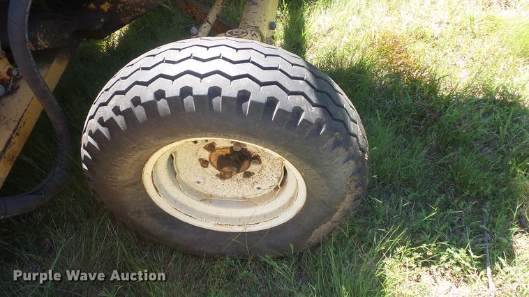 image for item ER9743 Ford 6610 tractor