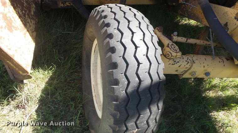 image for item ER9743 Ford 6610 tractor