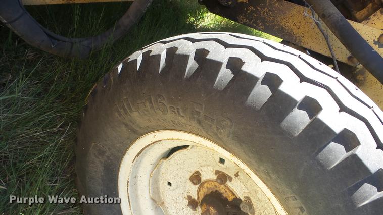 image for item ER9743 Ford 6610 tractor
