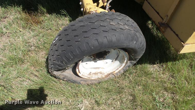 image for item ER9743 Ford 6610 tractor