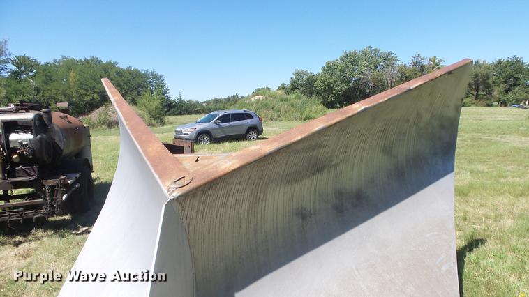 image for item ER9744 V-plow blade