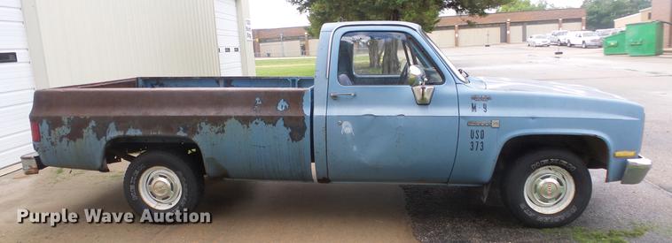 image for item ES9405 1987 GMC Sierra 1500 pickup truck