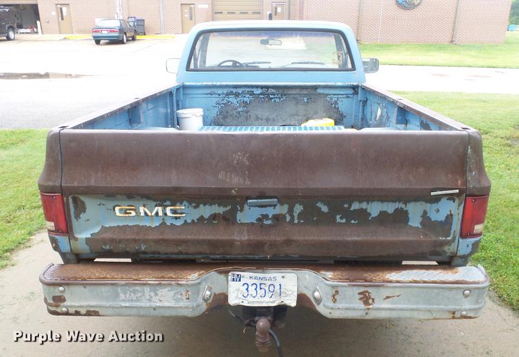 image for item ES9405 1987 GMC Sierra 1500 pickup truck