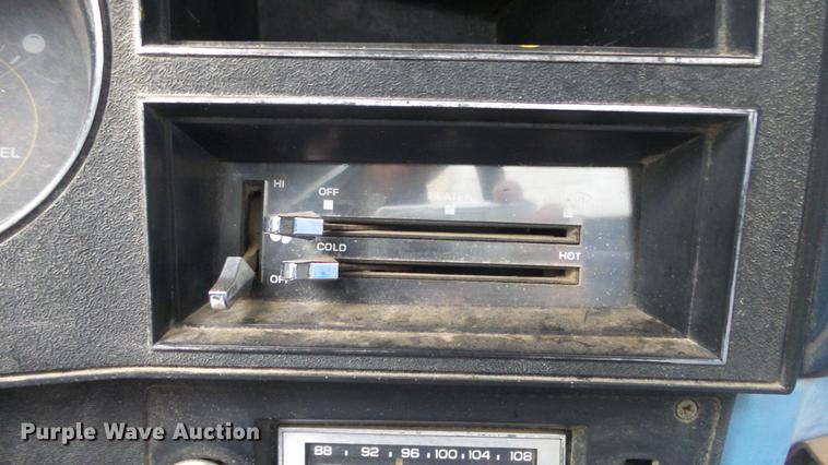 image for item ES9405 1987 GMC Sierra 1500 pickup truck