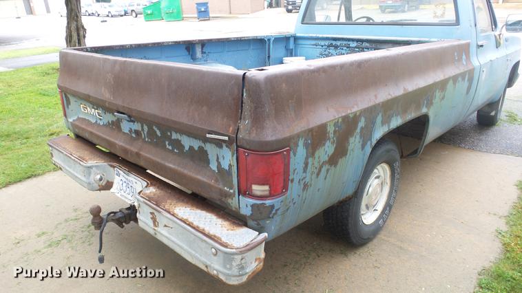 image for item ES9405 1987 GMC Sierra 1500 pickup truck