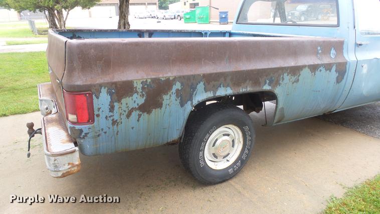 image for item ES9405 1987 GMC Sierra 1500 pickup truck