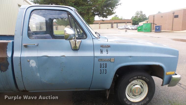 image for item ES9405 1987 GMC Sierra 1500 pickup truck