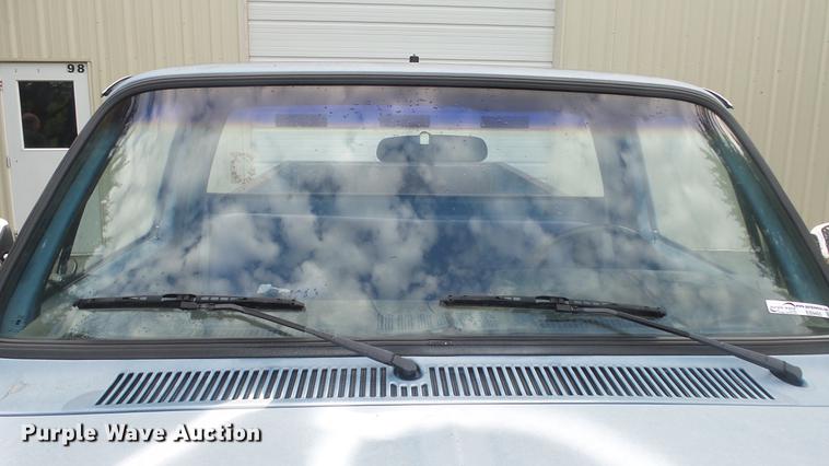 image for item ES9405 1987 GMC Sierra 1500 pickup truck