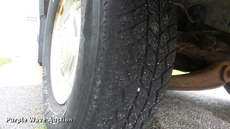 image for item ES9405 1987 GMC Sierra 1500 pickup truck