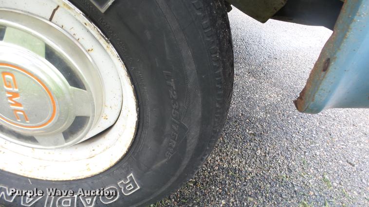 image for item ES9405 1987 GMC Sierra 1500 pickup truck