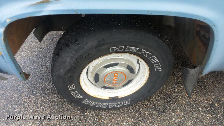 image for item ES9405 1987 GMC Sierra 1500 pickup truck