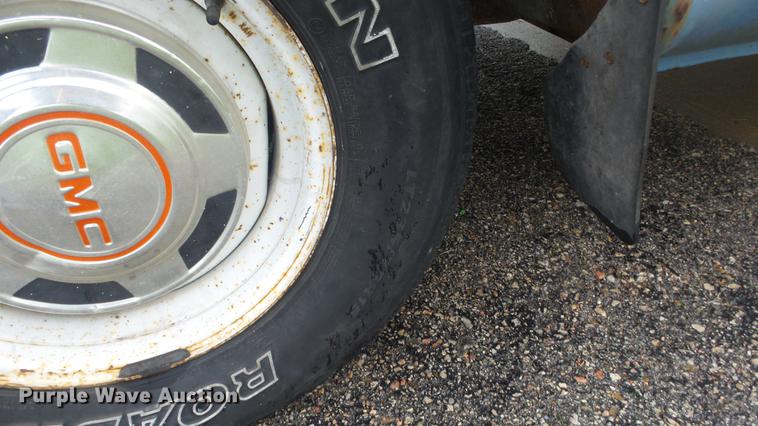 image for item ES9405 1987 GMC Sierra 1500 pickup truck