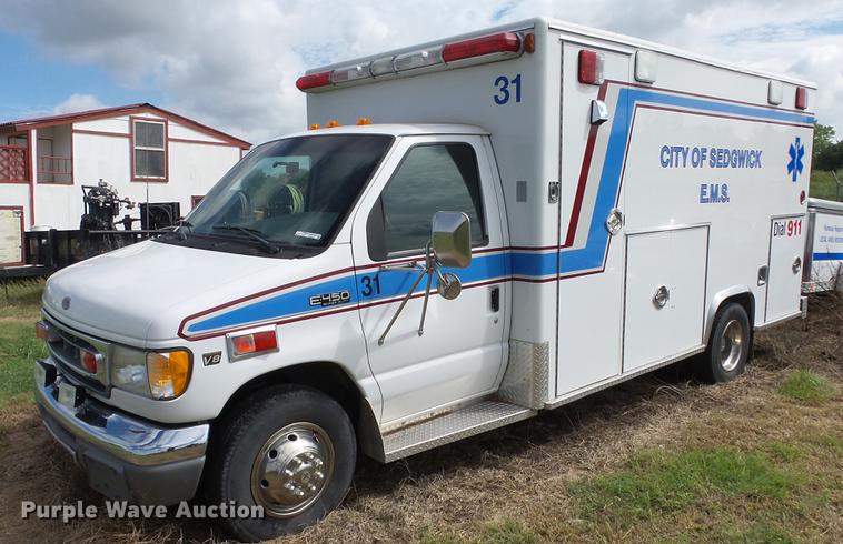 image for item ES9419 2000 Ford Econoline E450 Super Duty ambulance