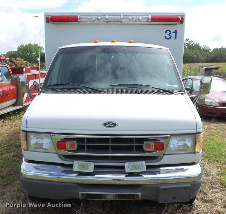 image for item ES9419 2000 Ford Econoline E450 Super Duty ambulance