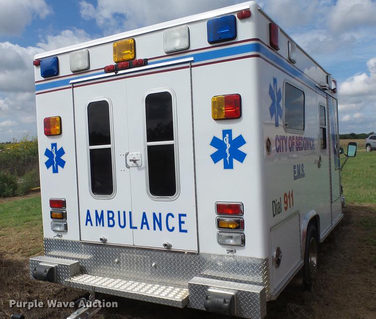 image for item ES9419 2000 Ford Econoline E450 Super Duty ambulance