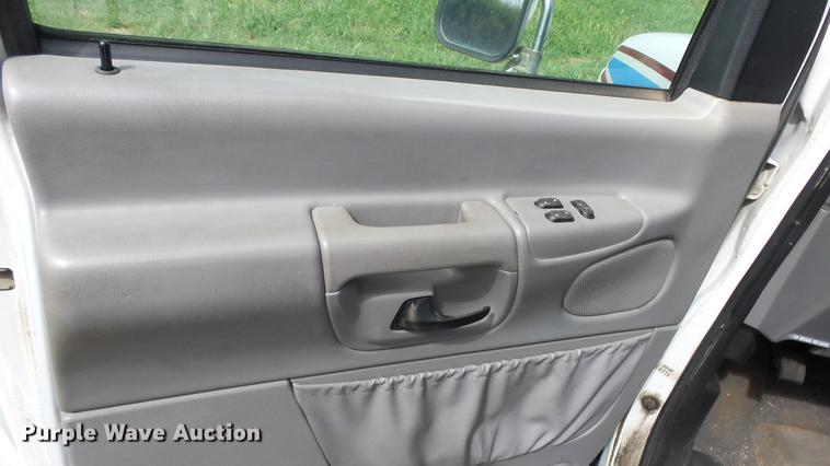 image for item ES9419 2000 Ford Econoline E450 Super Duty ambulance