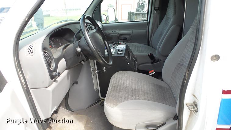 image for item ES9419 2000 Ford Econoline E450 Super Duty ambulance