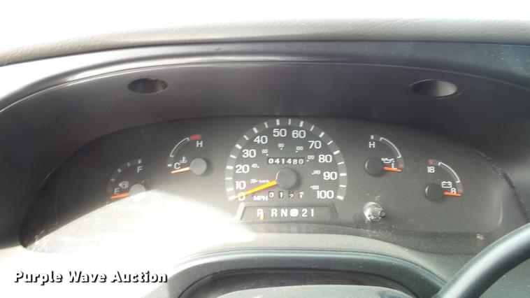 image for item ES9419 2000 Ford Econoline E450 Super Duty ambulance