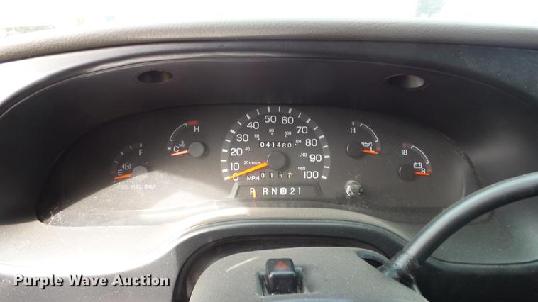 image for item ES9419 2000 Ford Econoline E450 Super Duty ambulance