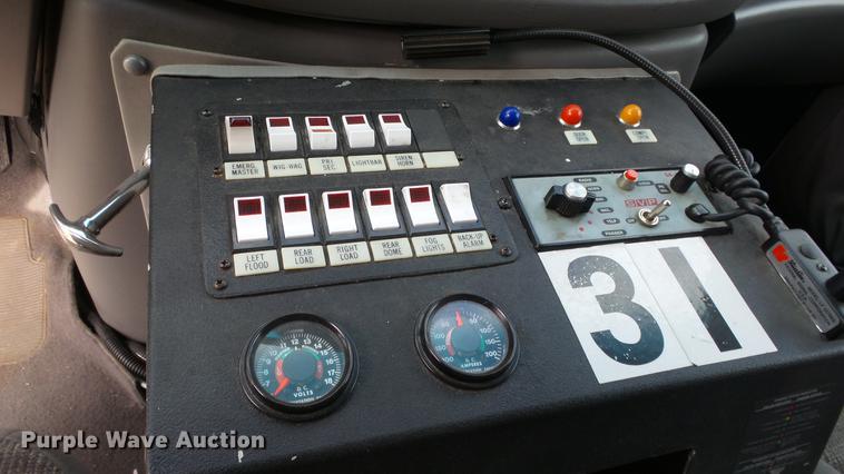 image for item ES9419 2000 Ford Econoline E450 Super Duty ambulance