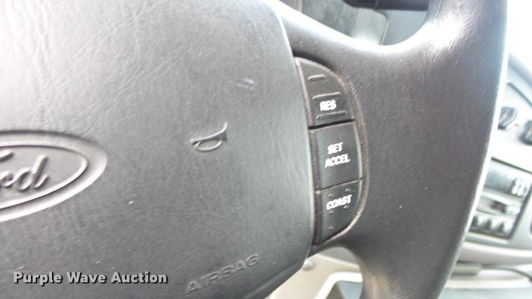 image for item ES9419 2000 Ford Econoline E450 Super Duty ambulance