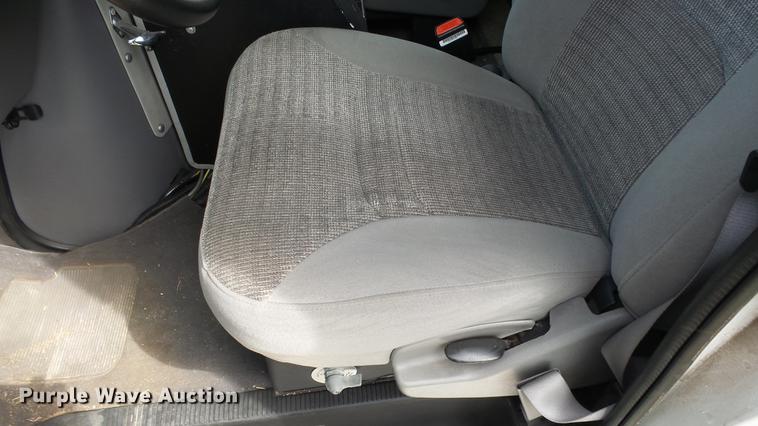 image for item ES9419 2000 Ford Econoline E450 Super Duty ambulance