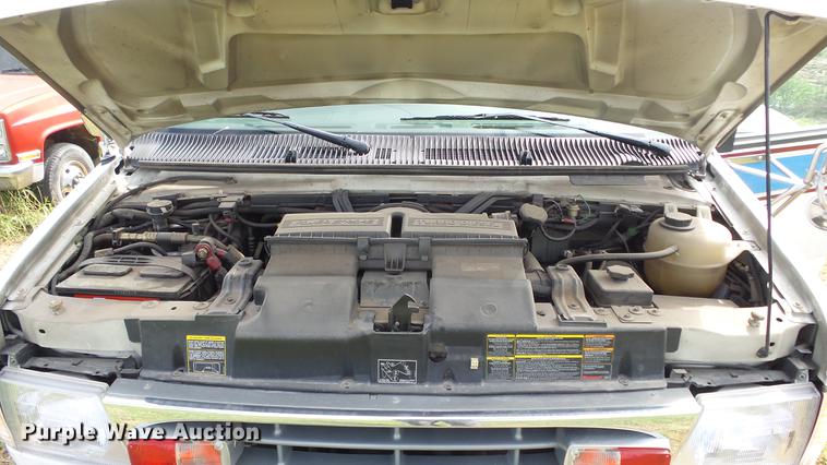 image for item ES9419 2000 Ford Econoline E450 Super Duty ambulance