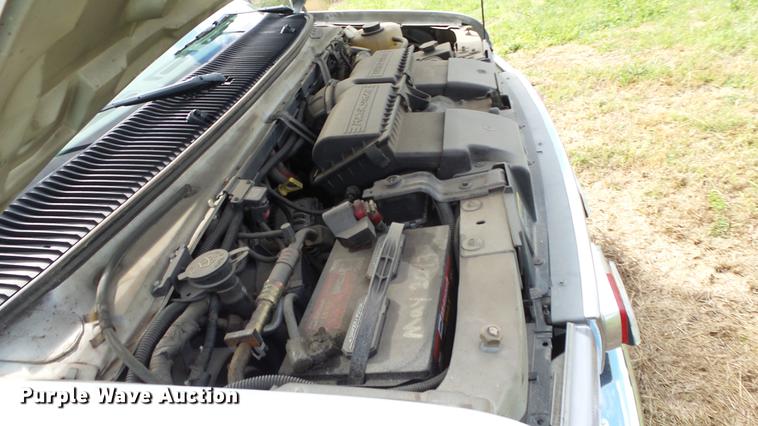 image for item ES9419 2000 Ford Econoline E450 Super Duty ambulance