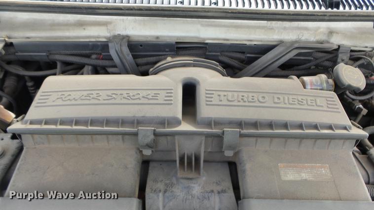 image for item ES9419 2000 Ford Econoline E450 Super Duty ambulance