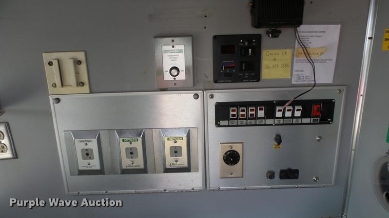 image for item ES9419 2000 Ford Econoline E450 Super Duty ambulance