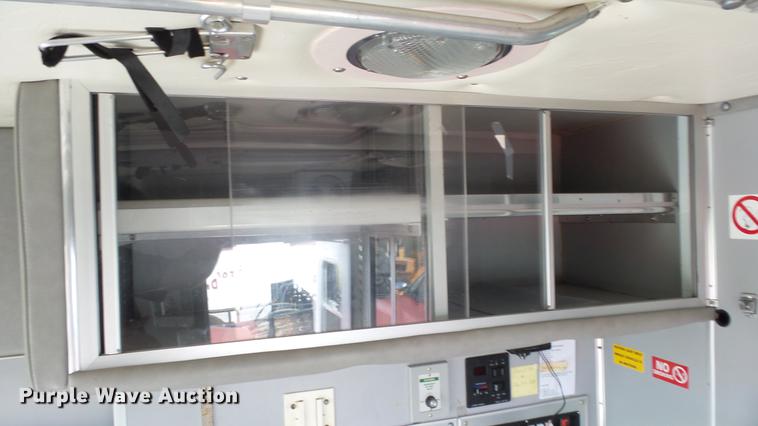 image for item ES9419 2000 Ford Econoline E450 Super Duty ambulance