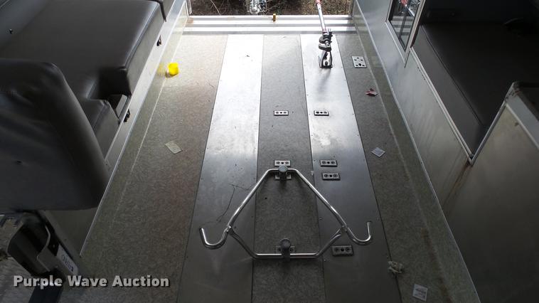 image for item ES9419 2000 Ford Econoline E450 Super Duty ambulance