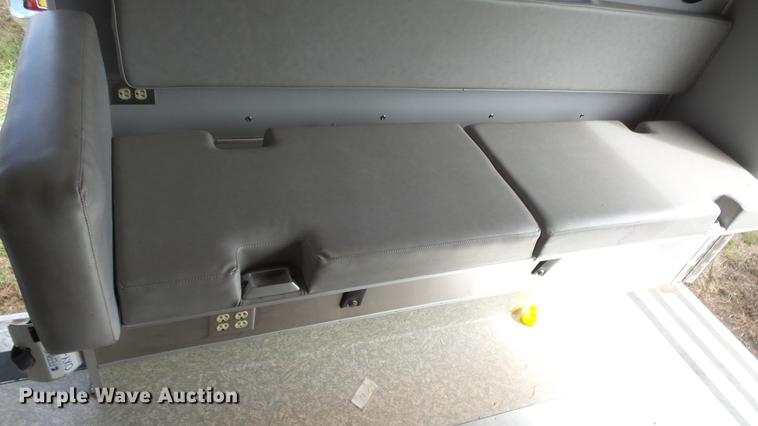 image for item ES9419 2000 Ford Econoline E450 Super Duty ambulance