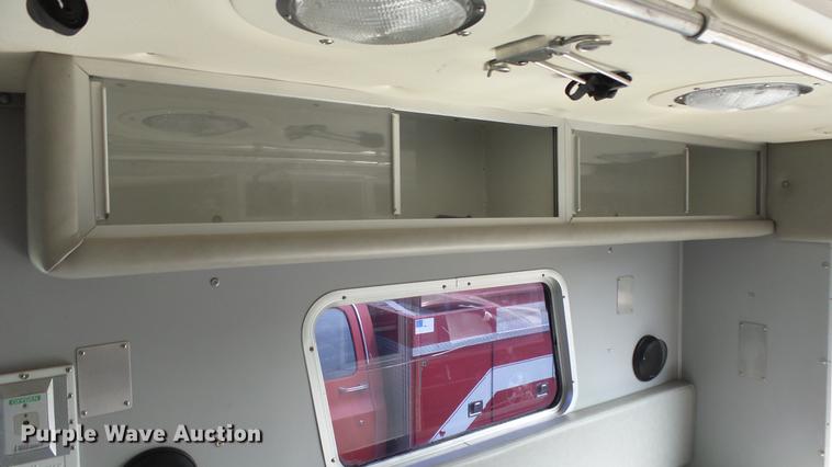 image for item ES9419 2000 Ford Econoline E450 Super Duty ambulance