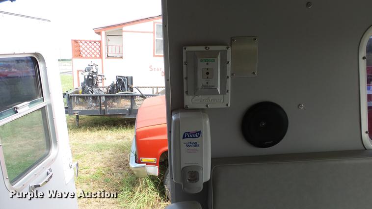 image for item ES9419 2000 Ford Econoline E450 Super Duty ambulance