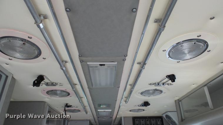 image for item ES9419 2000 Ford Econoline E450 Super Duty ambulance