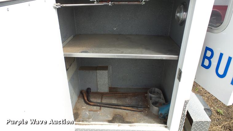 image for item ES9419 2000 Ford Econoline E450 Super Duty ambulance