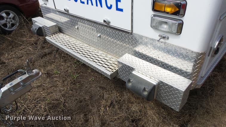 image for item ES9419 2000 Ford Econoline E450 Super Duty ambulance