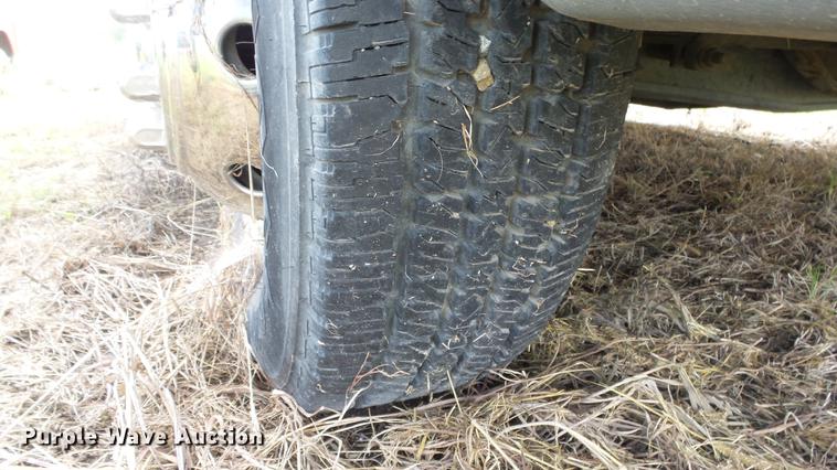 image for item ES9419 2000 Ford Econoline E450 Super Duty ambulance