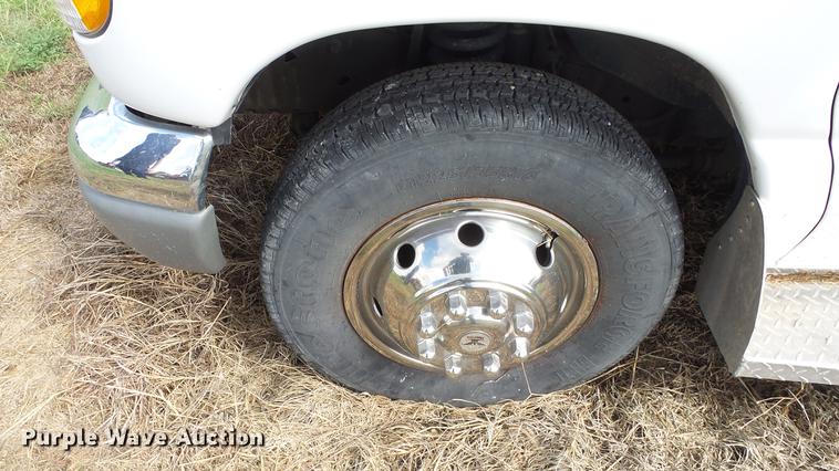 image for item ES9419 2000 Ford Econoline E450 Super Duty ambulance