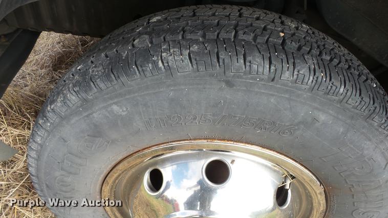 image for item ES9419 2000 Ford Econoline E450 Super Duty ambulance